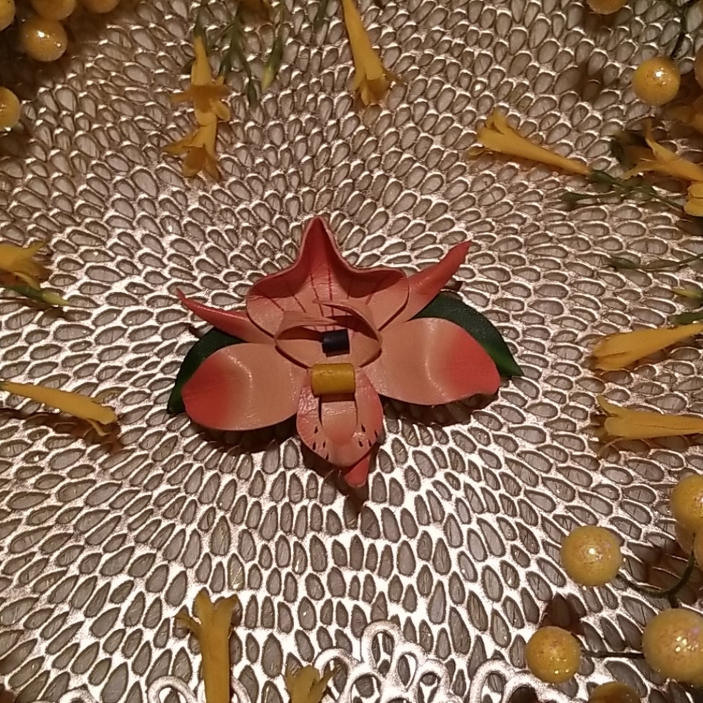 NWOT / "Island Flair" Hair Barrette (Orange)